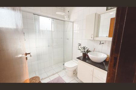 Casa à venda com 118m², 2 quartos e 2 vagas Casa à venda com 118m², 2 quartos e 2 vagasBanheiro