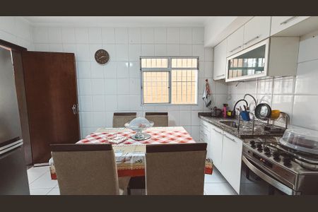 Casa à venda com 118m², 2 quartos e 2 vagas Casa à venda com 118m², 2 quartos e 2 vagasCozinha