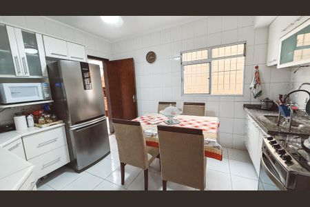 Casa à venda com 118m², 2 quartos e 2 vagas Casa à venda com 118m², 2 quartos e 2 vagasCozinha