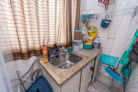 Área de Serviço de casa de condomínio para alugar com 2 quartos, 70m² em Vila Paranagua, São Paulo