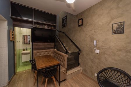 Sala de casa de condomínio para alugar com 2 quartos, 70m² em Vila Paranagua, São Paulo