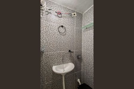 Banheiro de casa para alugar com 1 quarto, 45m² em Parque Cisper, São Paulo