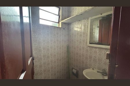 Casa à venda com 250m², 2 quartos e 3 vagas Casa à venda com 250m², 2 quartos e 3 vagasBanheiro de Serviço