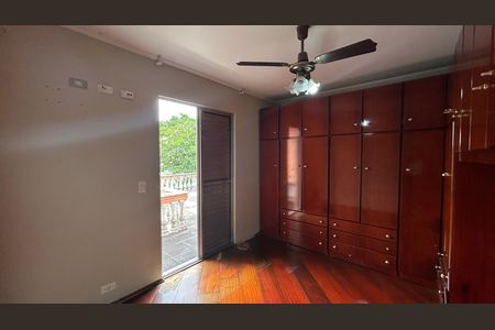 Casa à venda com 250m², 2 quartos e 3 vagas Casa à venda com 250m², 2 quartos e 3 vagasEdícula - Quarto 2
