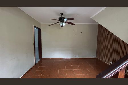 Casa à venda com 250m², 2 quartos e 3 vagas Casa à venda com 250m², 2 quartos e 3 vagasEdícula - Sala de Estar