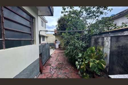 Casa à venda com 250m², 2 quartos e 3 vagas Casa à venda com 250m², 2 quartos e 3 vagasQuintal e Área de Serviço