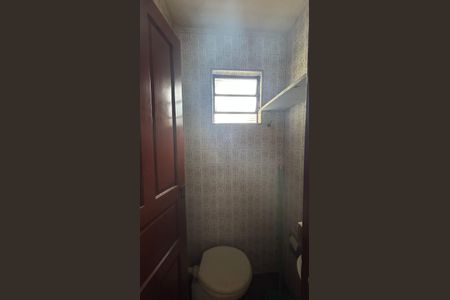 Casa à venda com 250m², 2 quartos e 3 vagas Casa à venda com 250m², 2 quartos e 3 vagasBanheiro de Serviço
