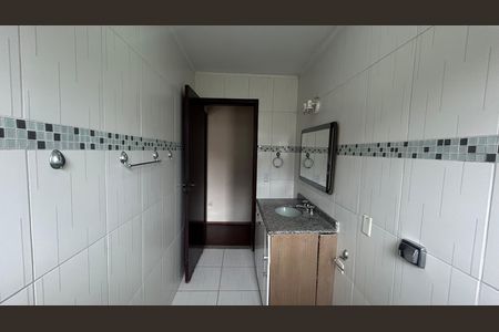 Casa à venda com 250m², 2 quartos e 3 vagas Casa à venda com 250m², 2 quartos e 3 vagasEdícula - Banheiro Social