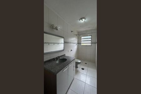 Casa à venda com 250m², 2 quartos e 3 vagas Casa à venda com 250m², 2 quartos e 3 vagasEdícula - Banheiro Social