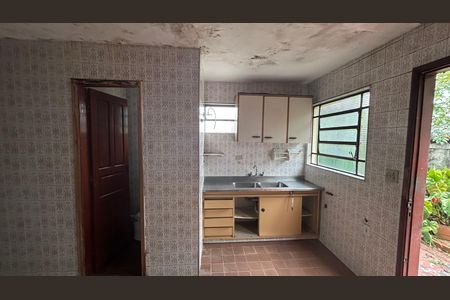 Casa à venda com 250m², 2 quartos e 3 vagas Casa à venda com 250m², 2 quartos e 3 vagasCozinha