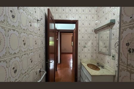 Casa à venda com 250m², 2 quartos e 3 vagas Casa à venda com 250m², 2 quartos e 3 vagasBanheiro Social