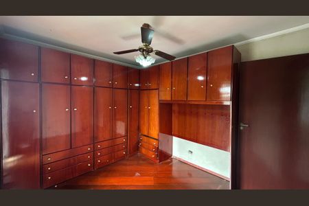 Casa à venda com 250m², 2 quartos e 3 vagas Casa à venda com 250m², 2 quartos e 3 vagasEdícula - Quarto 2