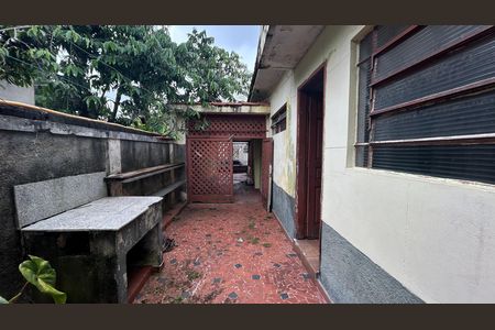 Casa à venda com 250m², 2 quartos e 3 vagas Casa à venda com 250m², 2 quartos e 3 vagasQuintal e Área de Serviço