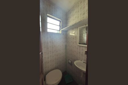 Casa à venda com 250m², 2 quartos e 3 vagas Casa à venda com 250m², 2 quartos e 3 vagasBanheiro de Serviço