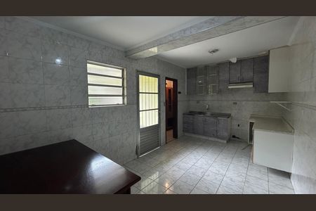 Casa à venda com 250m², 2 quartos e 3 vagas Casa à venda com 250m², 2 quartos e 3 vagasEdícula - Cozinha