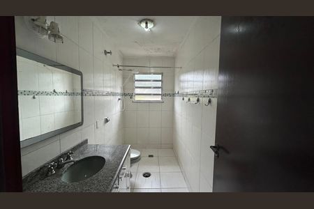 Casa à venda com 250m², 2 quartos e 3 vagas Casa à venda com 250m², 2 quartos e 3 vagasEdícula - Banheiro Social