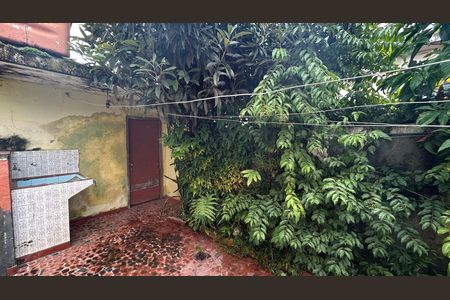 Casa à venda com 250m², 2 quartos e 3 vagas Casa à venda com 250m², 2 quartos e 3 vagasQuintal e Área de Serviço