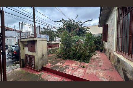 Casa à venda com 250m², 2 quartos e 3 vagas Casa à venda com 250m², 2 quartos e 3 vagasJardim
