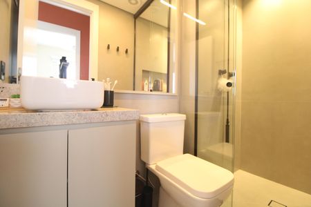 Banheiro de apartamento à venda com 2 quartos, 36m² em Usina Piratininga, São Paulo