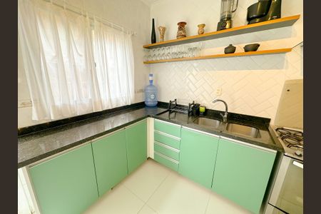 Casa para alugar com 200m², 4 quartos e 2 vagasCozinha