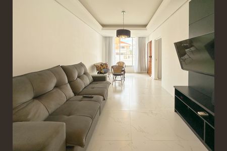 Casa para alugar com 200m², 4 quartos e 2 vagasSala de TV