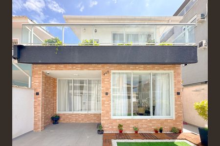 Casa para alugar com 200m², 4 quartos e 2 vagasFachada