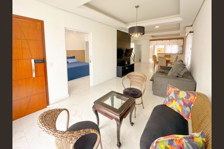 Casa para alugar com 200m², 4 quartos e 2 vagasSala