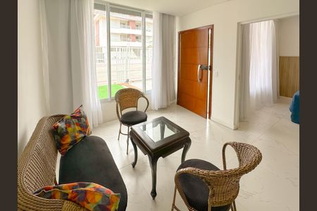 Casa para alugar com 200m², 4 quartos e 2 vagasSala