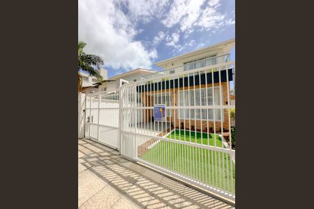 Casa para alugar com 200m², 4 quartos e 2 vagasFachada