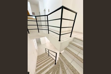 Casa para alugar com 200m², 4 quartos e 2 vagasEscada