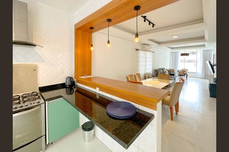 Casa para alugar com 200m², 4 quartos e 2 vagasCozinha