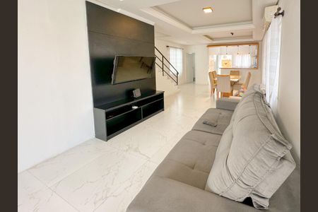 Sala de TV de casa para alugar com 4 quartos, 200m² em Ingleses Norte, Florianópolis