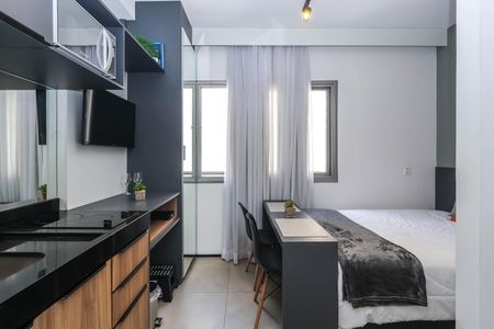 Quarto e cozinha de kitnet/studio para alugar com 1 quarto, 18m² em Liberdade, São Paulo