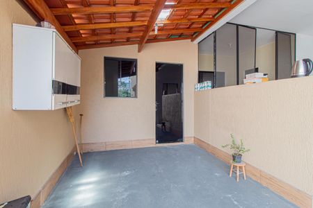 Casa para alugar com 120m², 2 quartos e 2 vagasQuintal