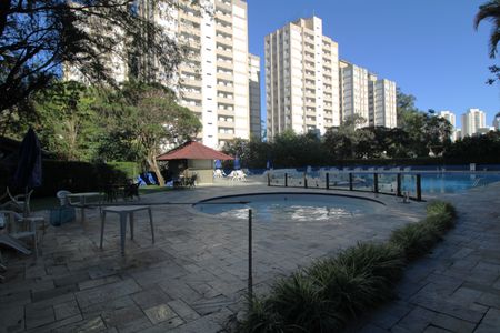 Apartamento à venda com 75m², 3 quartos e 2 vagasPiscinas