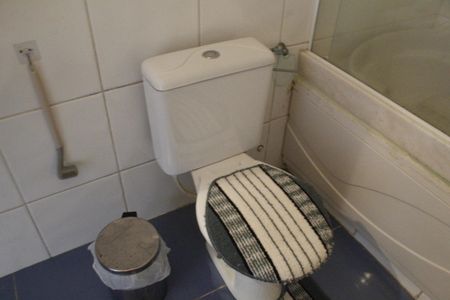 Casa de condomínio à venda com 200m², 3 quartos e 5 vagasBanheiro da Suíte 2