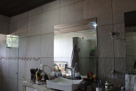 Casa de condomínio à venda com 200m², 3 quartos e 5 vagasBanheiro da Suíte 1