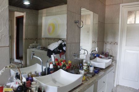 Casa de condomínio à venda com 200m², 3 quartos e 5 vagasBanheiro da Suíte 1