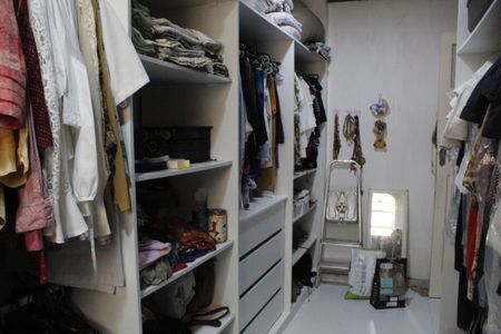 Casa de condomínio à venda com 200m², 3 quartos e 5 vagasCloset da suíte 1
