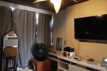 Casa de condomínio à venda com 200m², 3 quartos e 5 vagasQuarto Suíte 1