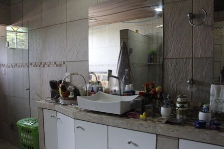 Casa de condomínio à venda com 200m², 3 quartos e 5 vagasBanheiro da Suíte 1