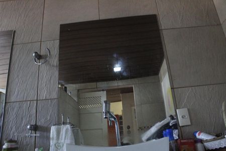 Casa de condomínio à venda com 200m², 3 quartos e 5 vagasBanheiro da Suíte 1