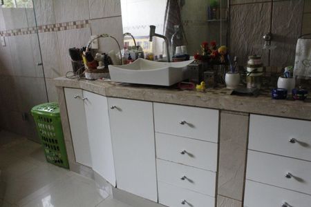 Casa de condomínio à venda com 200m², 3 quartos e 5 vagasBanheiro da Suíte 1