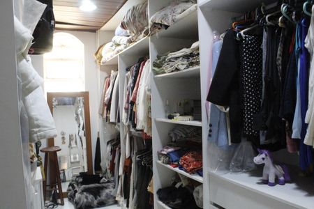 Casa de condomínio à venda com 200m², 3 quartos e 5 vagasCloset da suíte 1