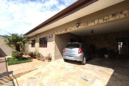 Casa à venda com 400m², 3 quartos e 4 vagasQuintal - Garagem