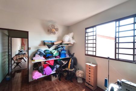 Casa à venda com 400m², 3 quartos e 4 vagasCômodo Extra