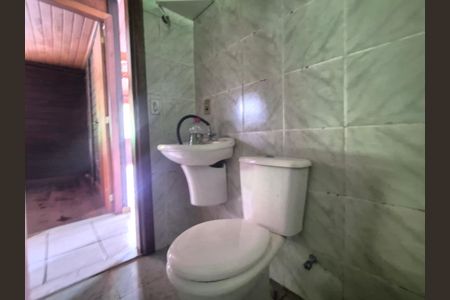 Casa de condomínio à venda com 200m², 2 quartos e 6 vagasBanheiro 