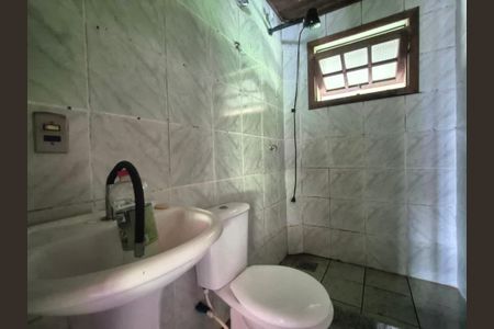 Casa de condomínio à venda com 200m², 2 quartos e 6 vagasBanheiro 