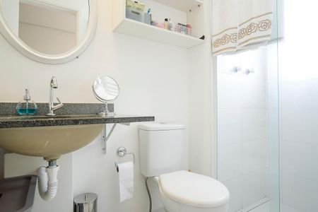 Apartamento à venda com 64m², 2 quartos e 2 vagasBanheiro da suíte