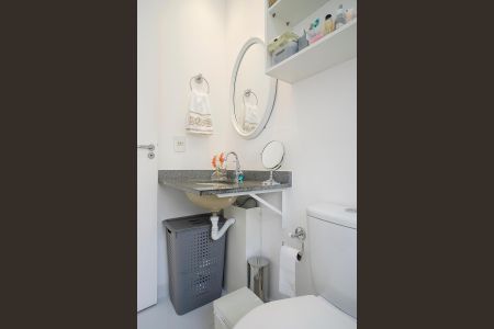 Apartamento à venda com 64m², 2 quartos e 2 vagasBanheiro da suíte